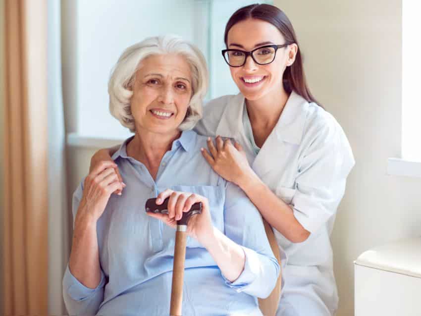 Dlaczego warto wybrać opiekę dla seniora w domu?